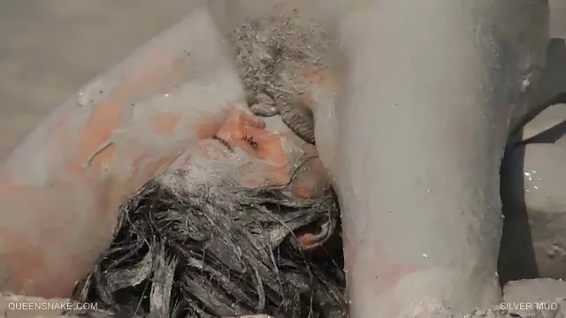 Niegrzeczna młoda brunetka stare cipy darmo