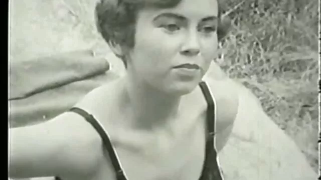 Na podłodze sypialni porno filmy do pobrania za darmo znajduje się kilku sąsiadów