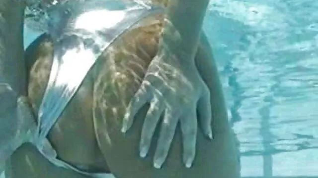 Dziewczyna boli tyłek, ale musi się z tym pogodzić. darmowe sex filmiki online