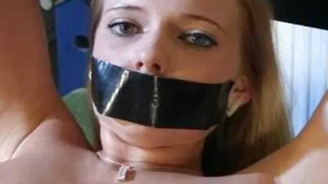 Głebokie gardło porno na otwartym porno dla doroslych za darmo łóżku